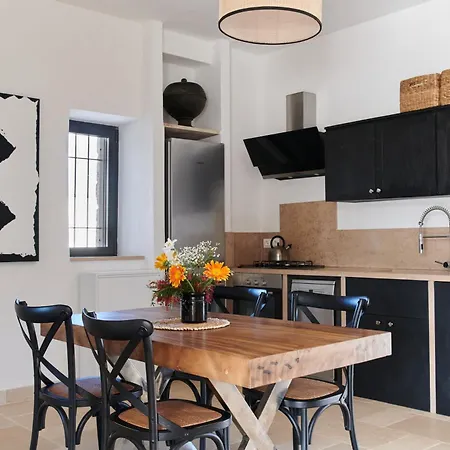 Batu Stylish 2 Bedroom *